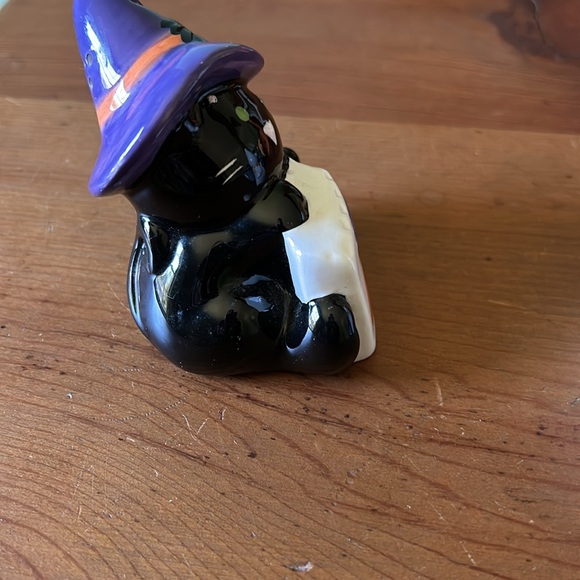 Halloween Ceramic Decorative Salt and Pepper Shakers - Picture 3 of 12